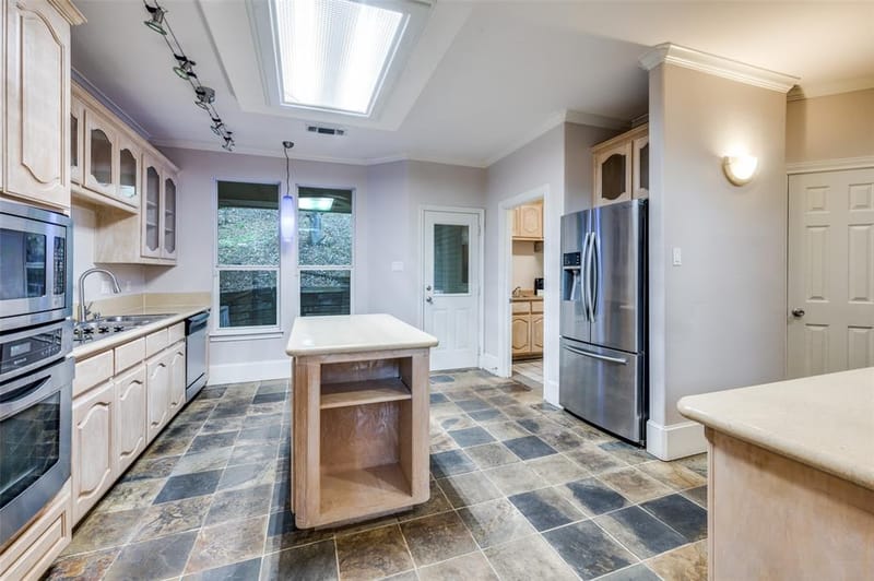 1805 Old Oak Drive, Arlington TX 76012 - Photo 11
