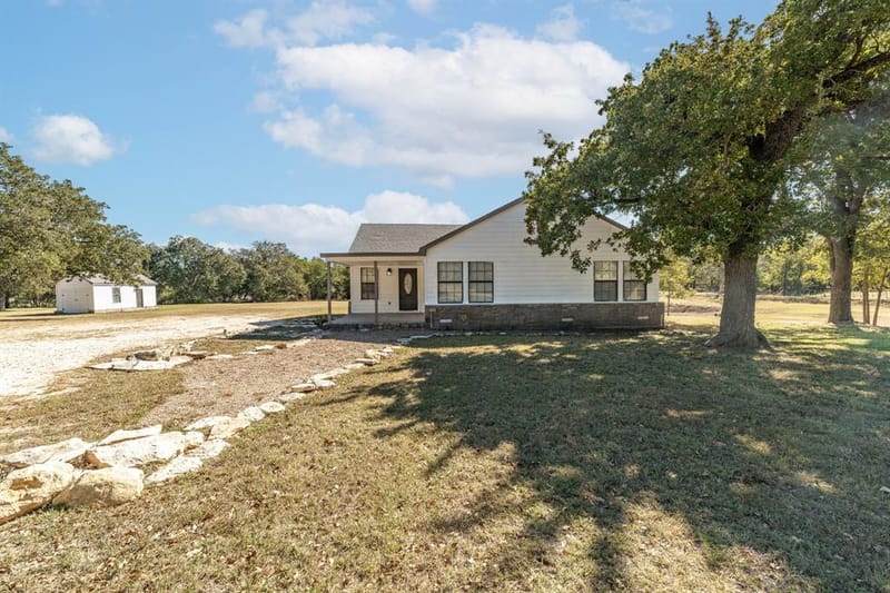 688 Private Road 1152, Stephenville TX 76401 - Photo 2
