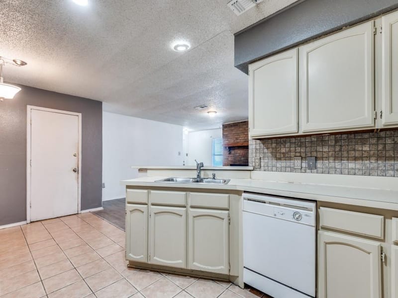 1228 English Street, Irving TX 75061 - Photo 6