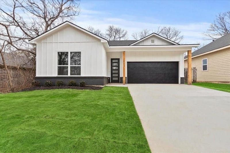 919 W Day Street, Denison TX 75020 - Photo 2