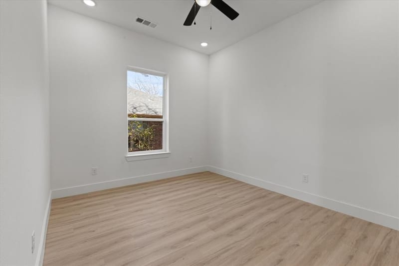 919 W Day Street, Denison TX 75020 - Photo 18