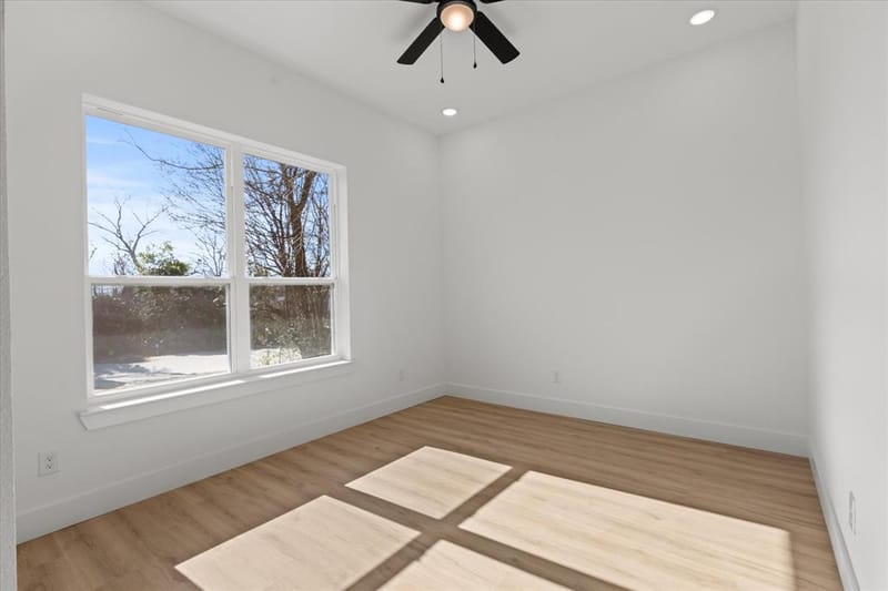 919 W Day Street, Denison TX 75020 - Photo 19