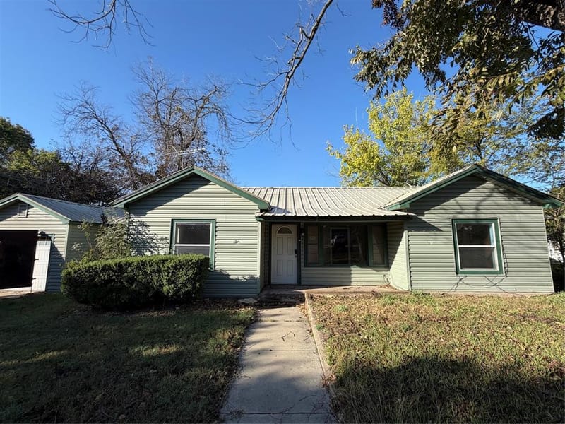 318 N Dale Avenue, Stephenville TX 76401
