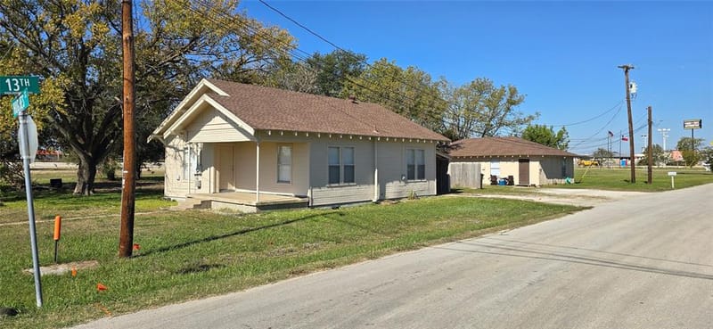 411 Hughes Street, Sanger TX 76266 - Photo 2