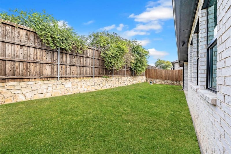 6421 ST  GEORGE Court, North Richland Hills TX 76180 - Photo 5