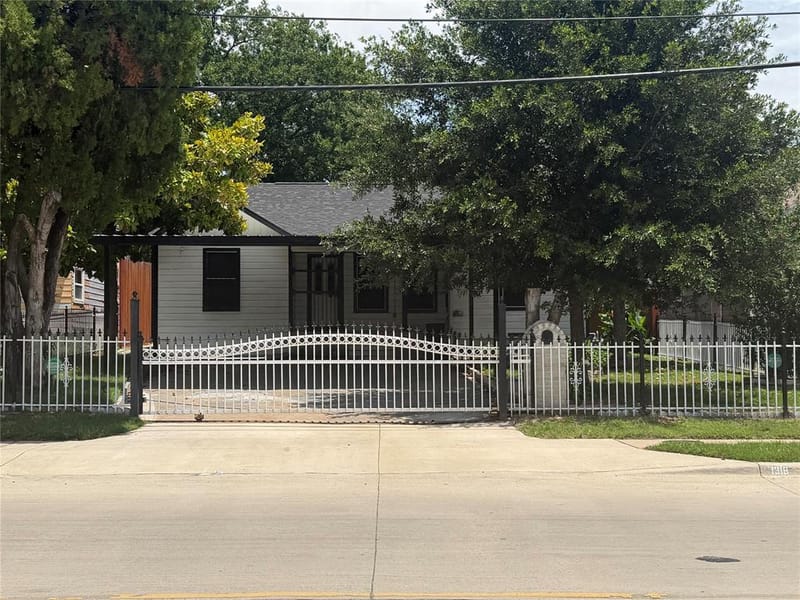1318 S Ewing Avenue, Dallas TX 75216
