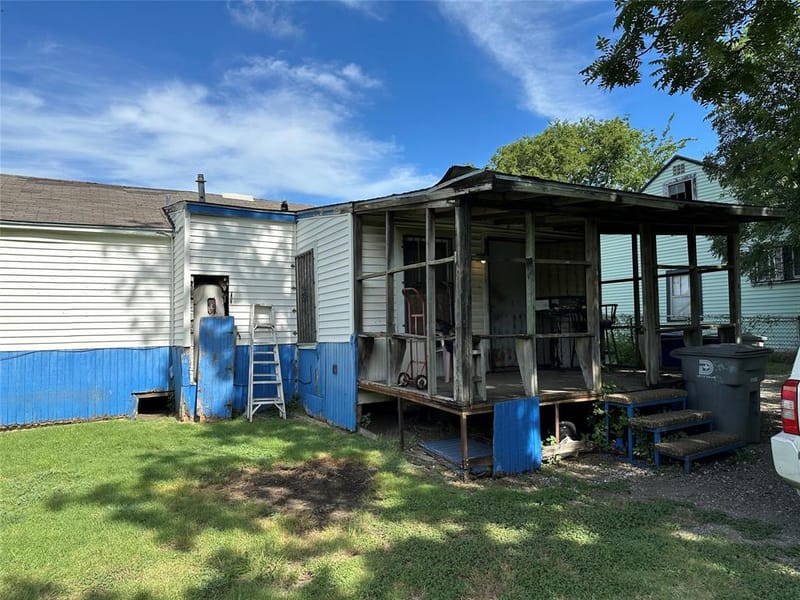 9208 Newhall Street, Dallas TX 75232 - Photo 4