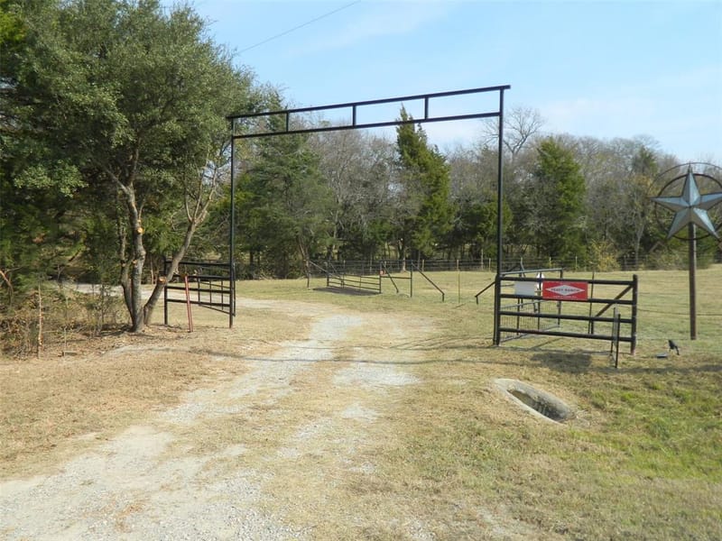 956 County Road 4231, Bonham TX 75418