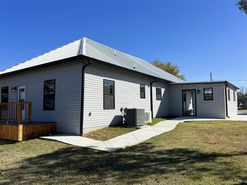 724 Franklin, Bellevue TX 76228 - Photo 4