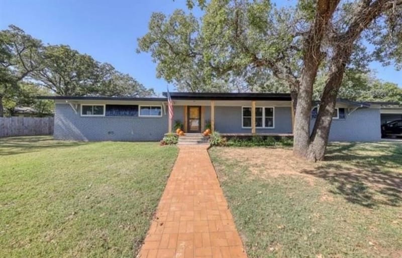1201 NW 6th Avenue, Mineral Wells TX 76067 - Photo 2