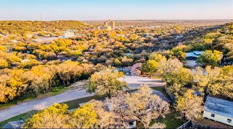 1201 NW 6th Avenue, Mineral Wells TX 76067 - Photo 4