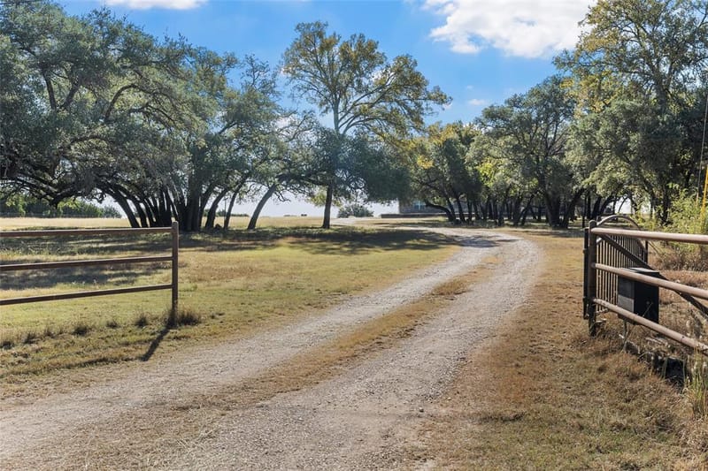 2370 Garrett Lane, China Spring TX 76633 - Photo 5
