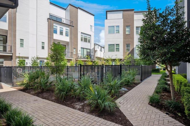 381 E Greenbriar # 1402, Dallas TX 75203 - Photo 22