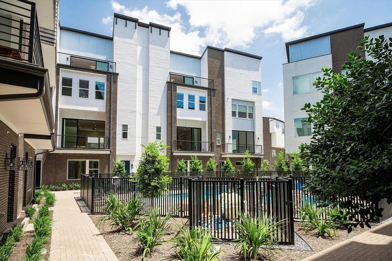 381 E Greenbriar # 1402, Dallas TX 75203 - Photo 25