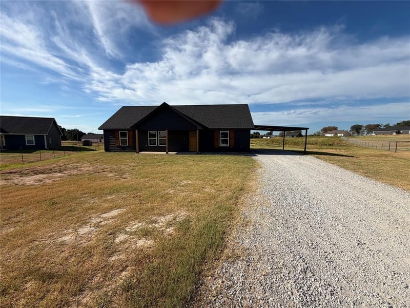 1012 Morgan Court, Springtown TX 76082 - Photo 2