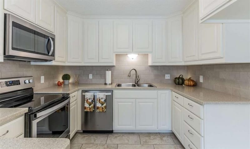 832 Chateau Valee Circle, Bedford TX 76022 - Photo 4