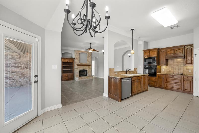 302 Canterbury Drive, Waco TX 76712 - Photo 14