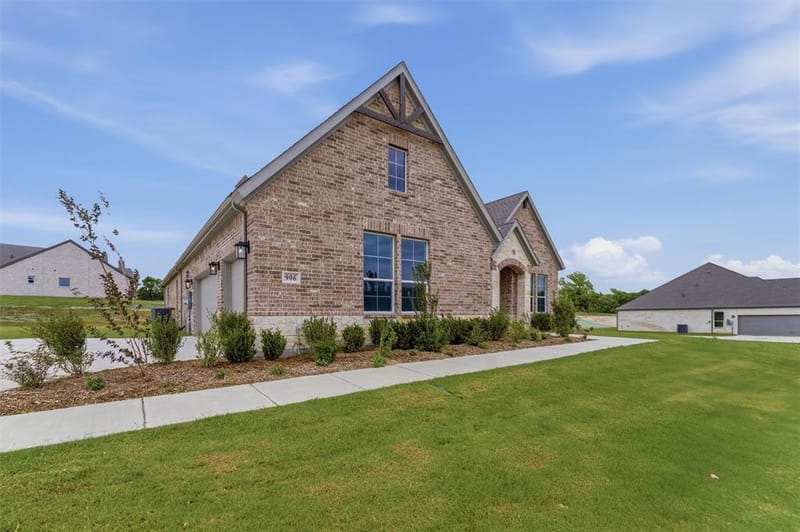 906 Perrin Lane, Van Alstyne TX 75495 - Photo 2