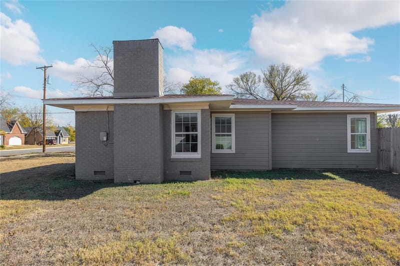 1803 4th St, Brownwood TX 76801 - Photo 4