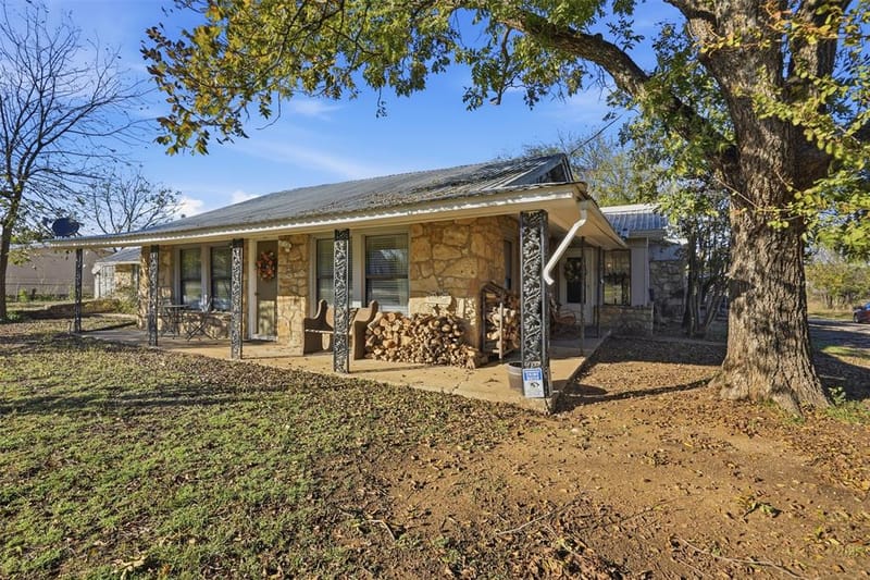 336 S 8th Avenue, Palo Pinto TX 76484