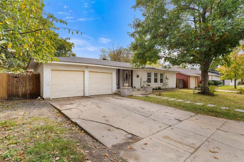 4809 waldron Avenue, Fort Worth TX 76133 - Photo 2