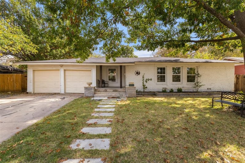 4809 waldron Avenue, Fort Worth TX 76133