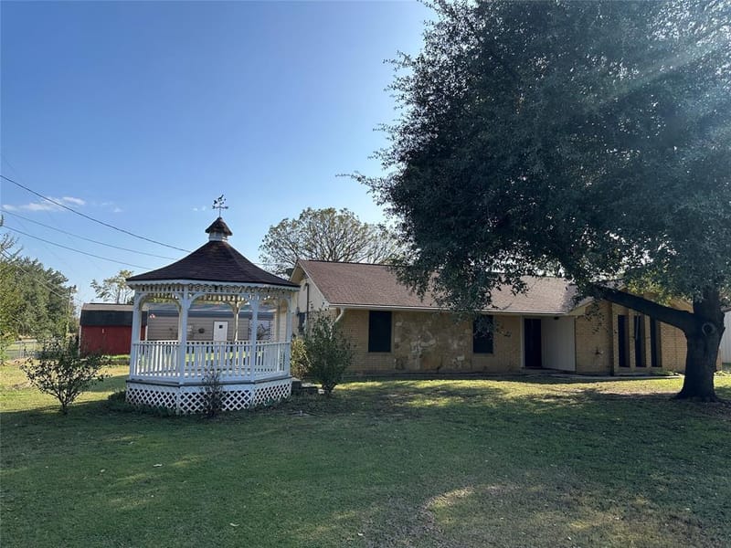 137 Oakview Circle, Waco TX 76705 - Photo 2