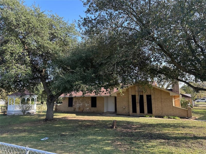 137 Oakview Circle, Waco TX 76705 - Photo 3
