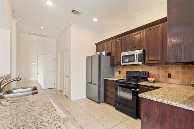 900 Queen Elizabeth Drive, Waco TX 76657 - Photo 10