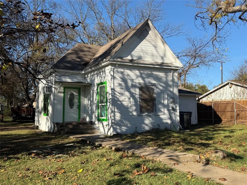 411 W Hester Street, Sherman TX 75090