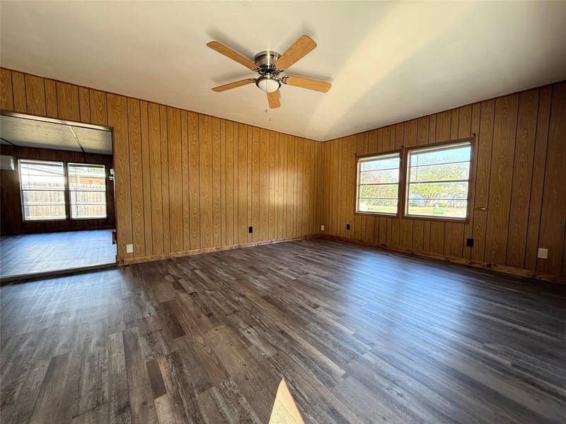 3807 Lands End Court, Granbury TX 76048 - Photo 3