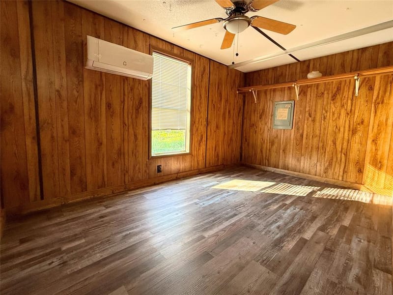 3807 Lands End Court, Granbury TX 76048 - Photo 10