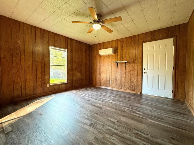 3807 Lands End Court, Granbury TX 76048 - Photo 11