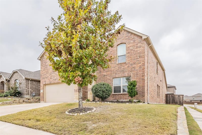 9041 Bronze Meadow Drive, Fort Worth TX 76131 - Photo 2