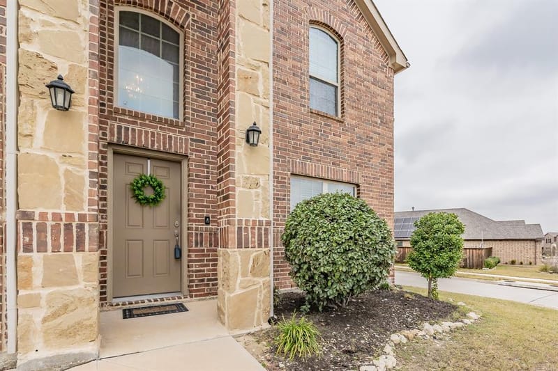 9041 Bronze Meadow Drive, Fort Worth TX 76131 - Photo 3