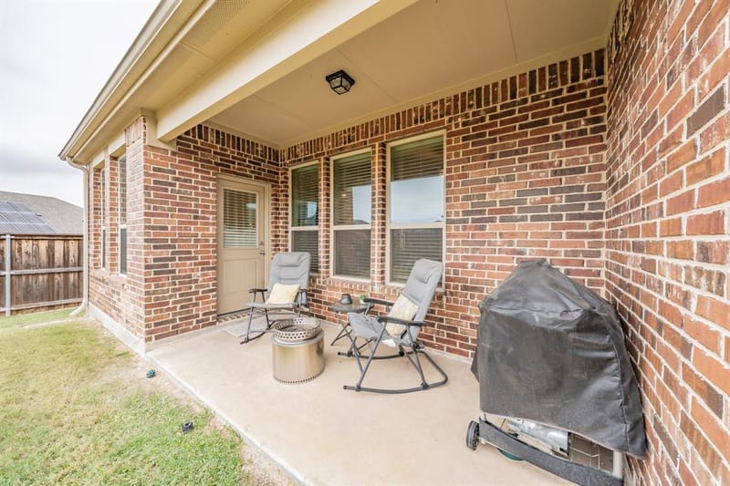 9041 Bronze Meadow Drive, Fort Worth TX 76131 - Photo 5
