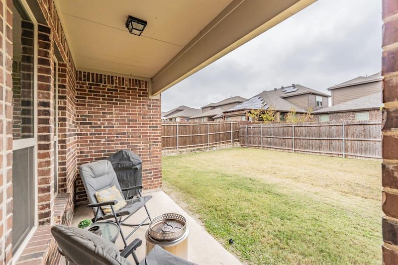 9041 Bronze Meadow Drive, Fort Worth TX 76131 - Photo 4