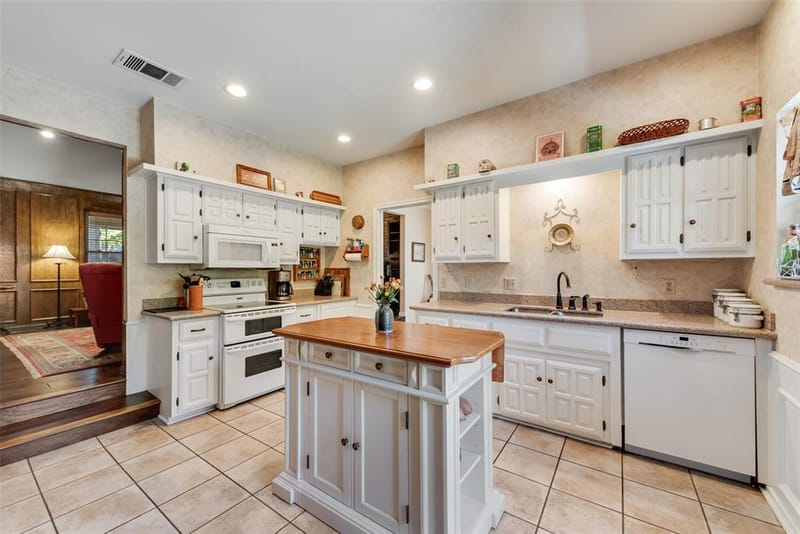 1719 Autumn Lane, Arlington TX 76012 - Photo 16