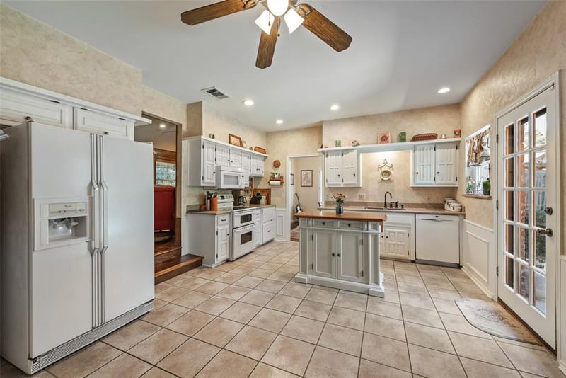 1719 Autumn Lane, Arlington TX 76012 - Photo 12