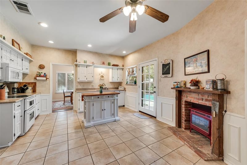 1719 Autumn Lane, Arlington TX 76012 - Photo 14