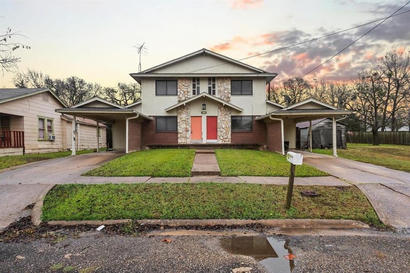 202 S Santa Fe Street, Wolfe City TX 75496 - Photo 27