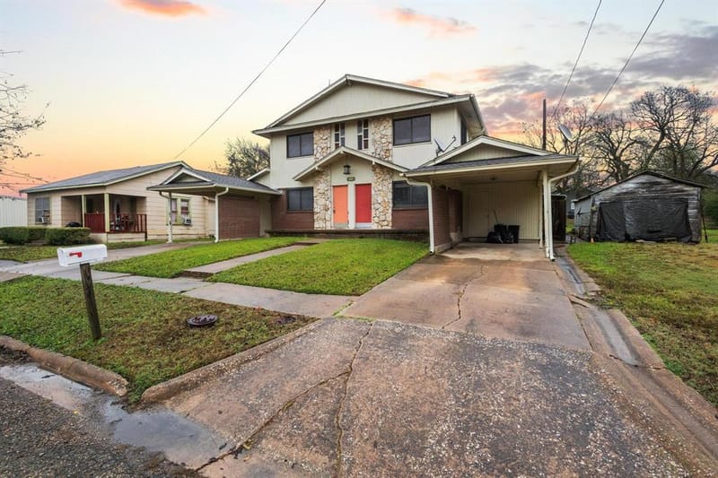 202 S Santa Fe Street, Wolfe City TX 75496 - Photo 28