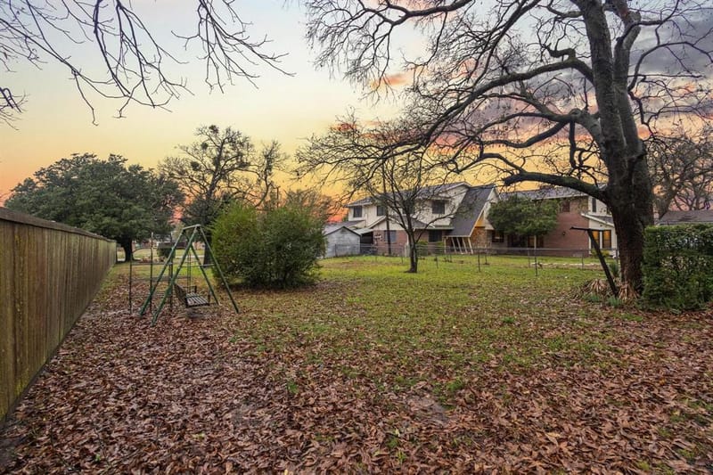 202 S Santa Fe Street, Wolfe City TX 75496 - Photo 30