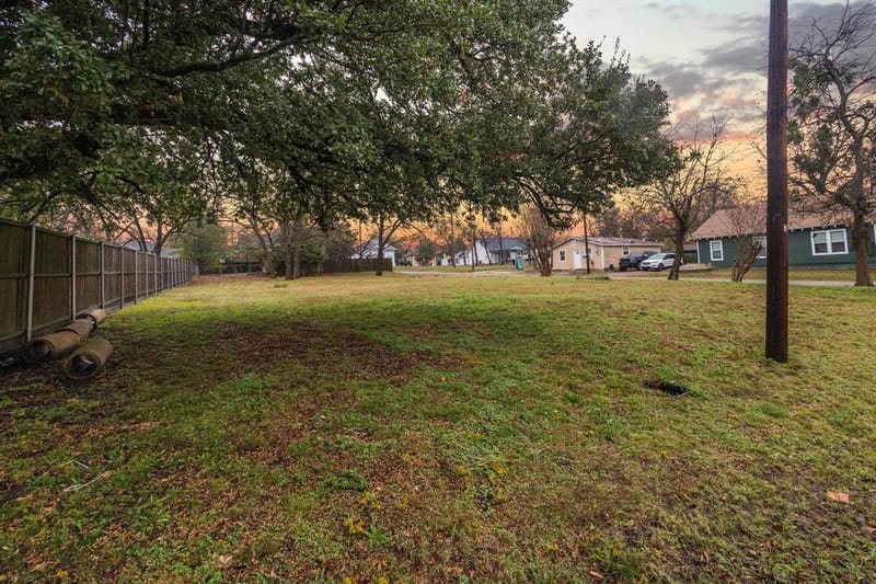 202 S Santa Fe Street, Wolfe City TX 75496 - Photo 33