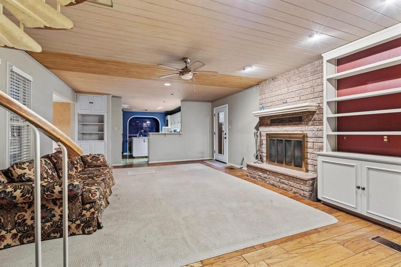 202 S Santa Fe Street, Wolfe City TX 75496 - Photo 8