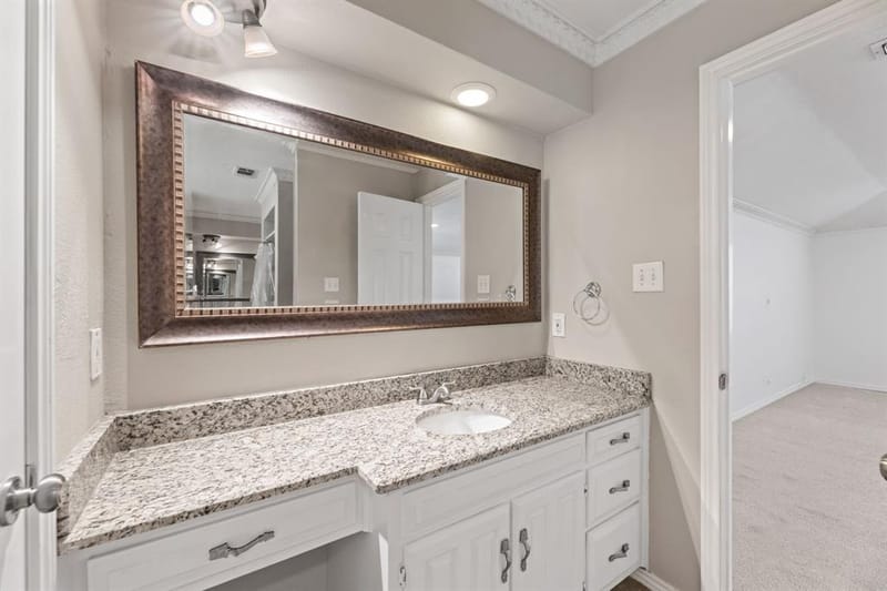 817 Sylvan Drive, Fort Worth TX 76120 - Photo 23