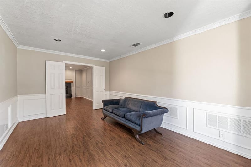 817 Sylvan Drive, Fort Worth TX 76120 - Photo 6