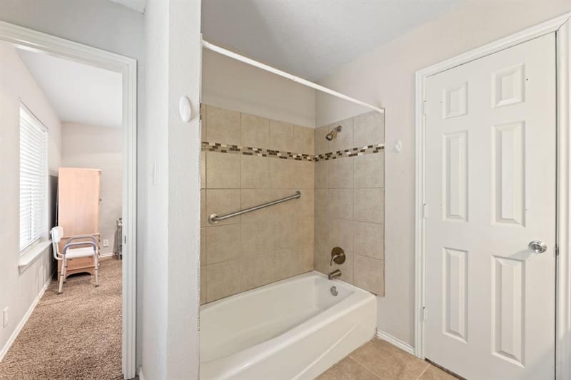 817 Sylvan Drive, Fort Worth TX 76120 - Photo 35