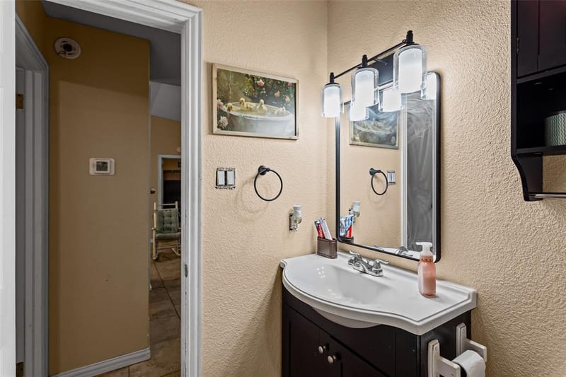 1429 W Torrey Street, Granbury TX 76048 - Photo 23