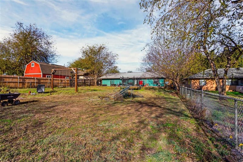 1429 W Torrey Street, Granbury TX 76048 - Photo 4